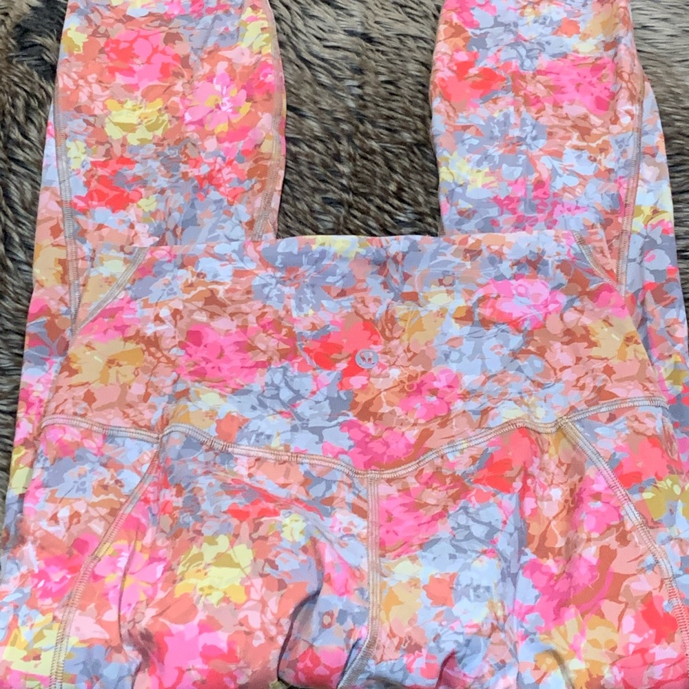 Lululemon Align High Rise Pant with Pockets 25"
Inflorescence Multi